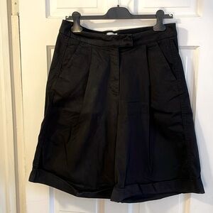 Black cotton twill Bermuda shorts, size 12, from Canadian Brand Kotn.